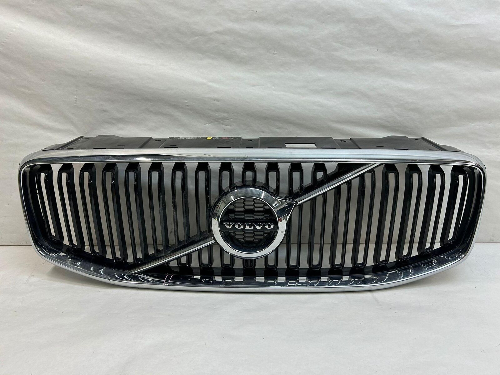 Volvo Grille Grill Chrome Surround Upper XC60 18-21 OEM 31425533 / 314255332